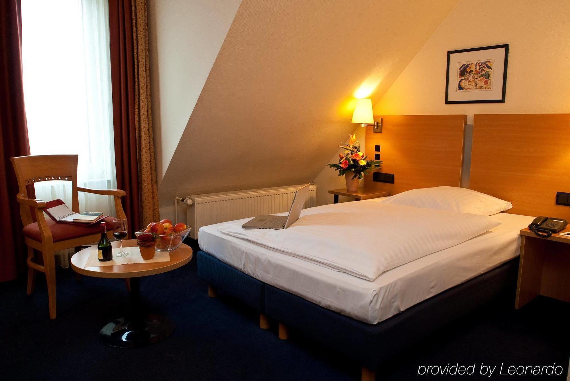 Hotel Plaza 3*